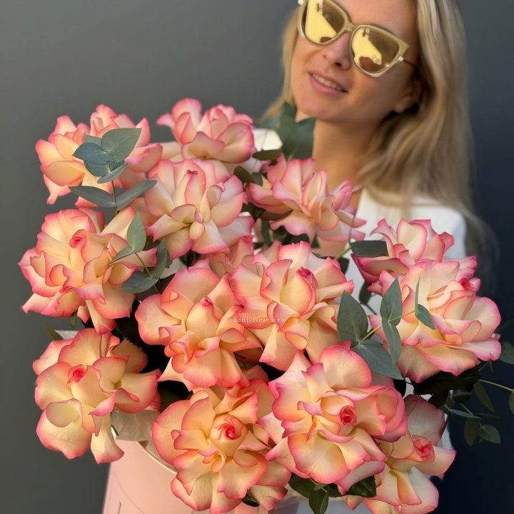 15 французских  роз Джумилия в боксе в Казани