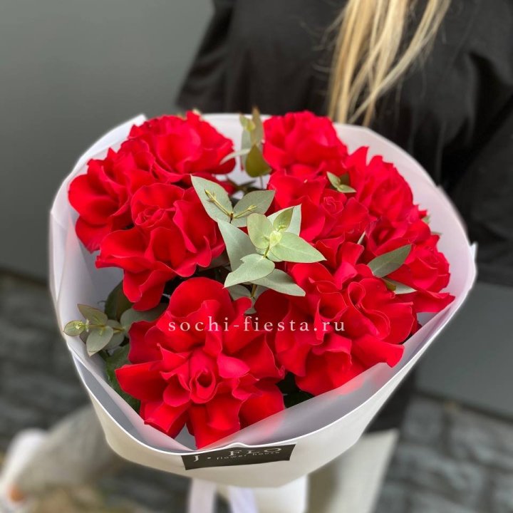 9 Красных французских роз в Казани
