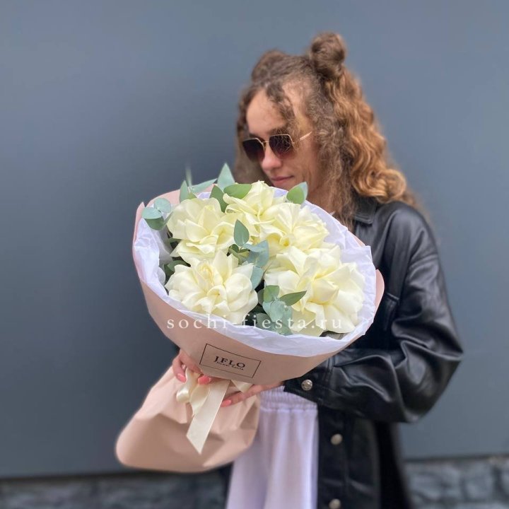 5 Белых французских роз в Казани