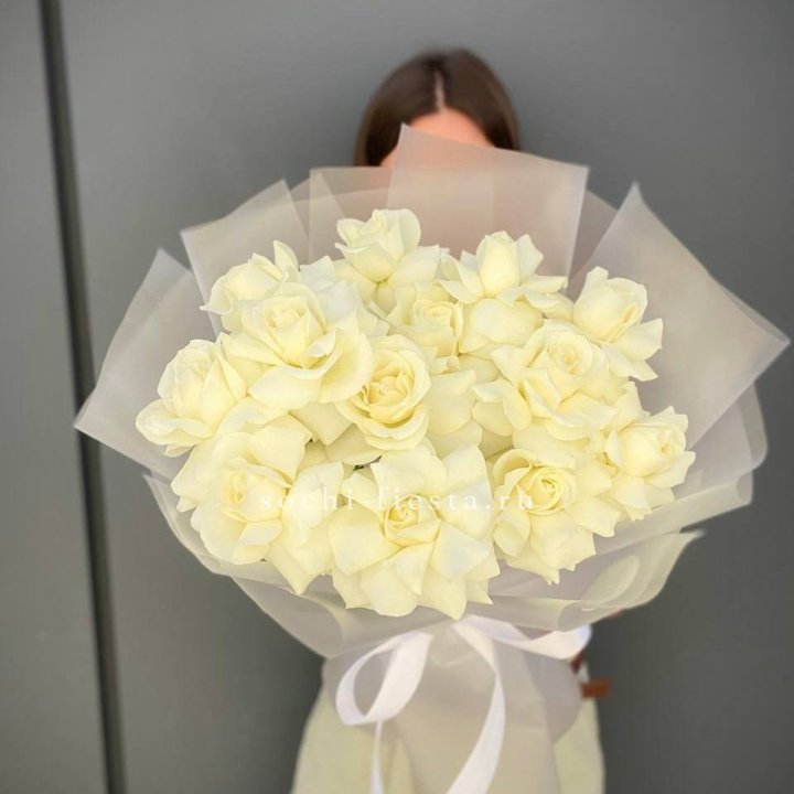 13 белых роз в Казани