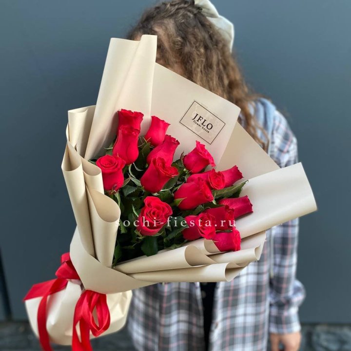 15 красных роз в Казани