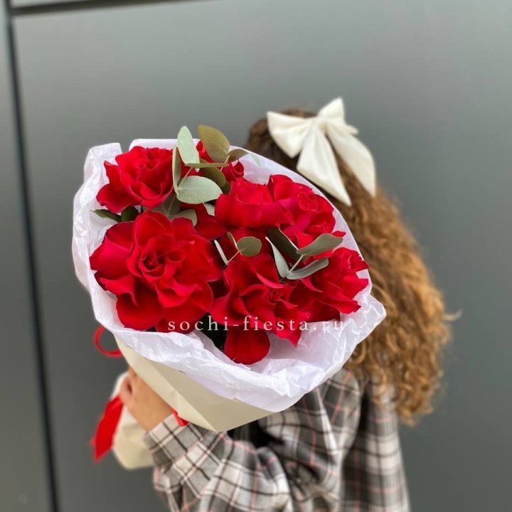 7 красных французских роз в Казани