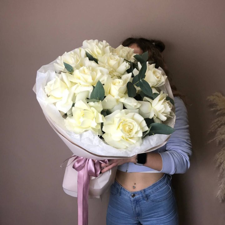 11 Белых французских роз "Вайт найс" в Казани