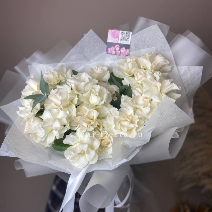 21 французских роз с эвкалиптом в Казани