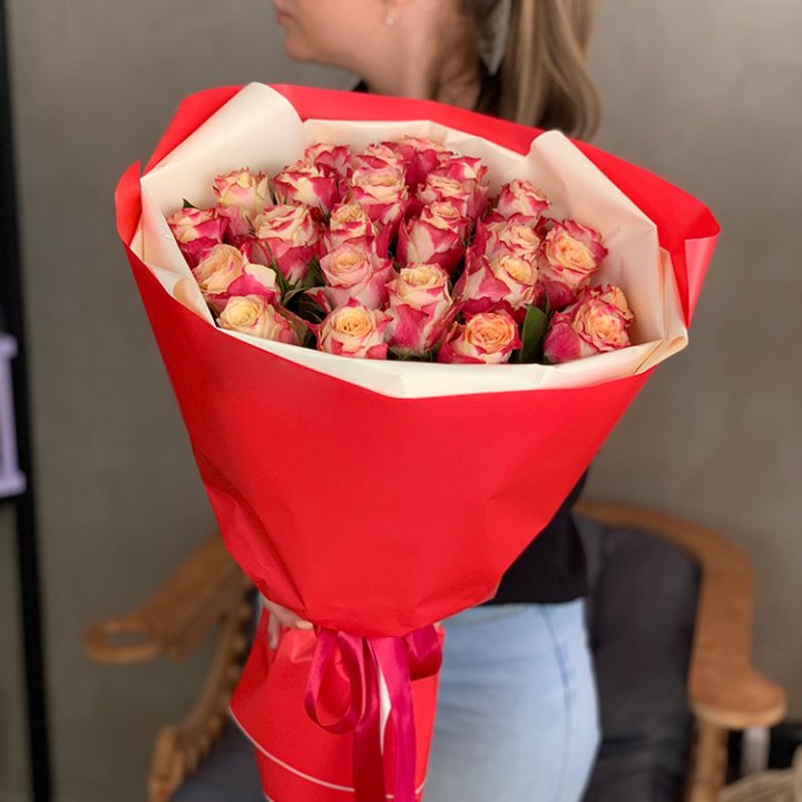 Букет роз Chapeau в Казани