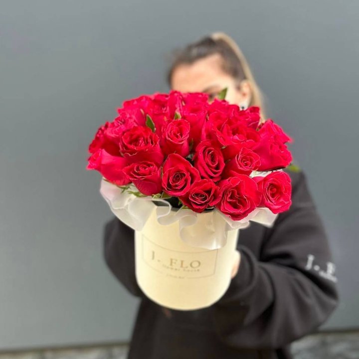 27 кенийских роз в боксе в Казани