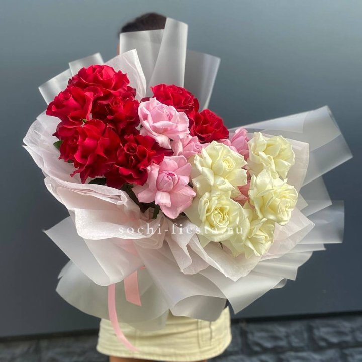 Микс из 17 роз в Казани