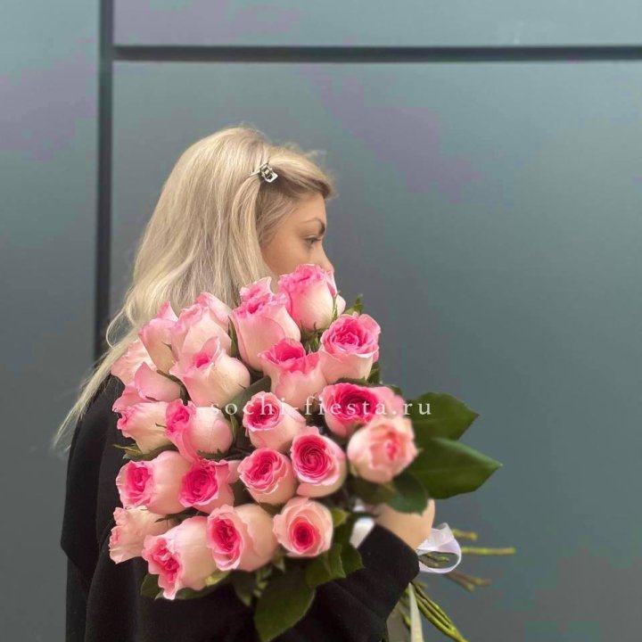  25 розовых роз в Казани