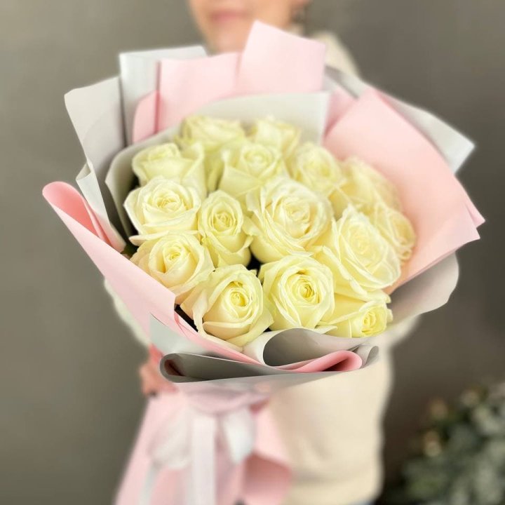 15 белых роз пудра в Казани