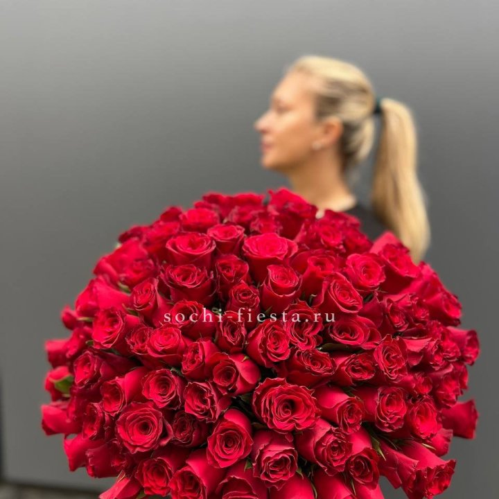 Охапка из 101 красной розы в Казани