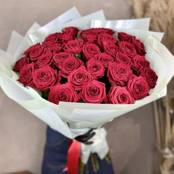 37 красных роз в Казани