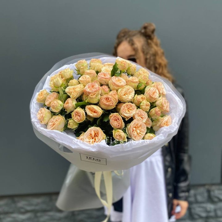 15 пионовидных роз в Казани