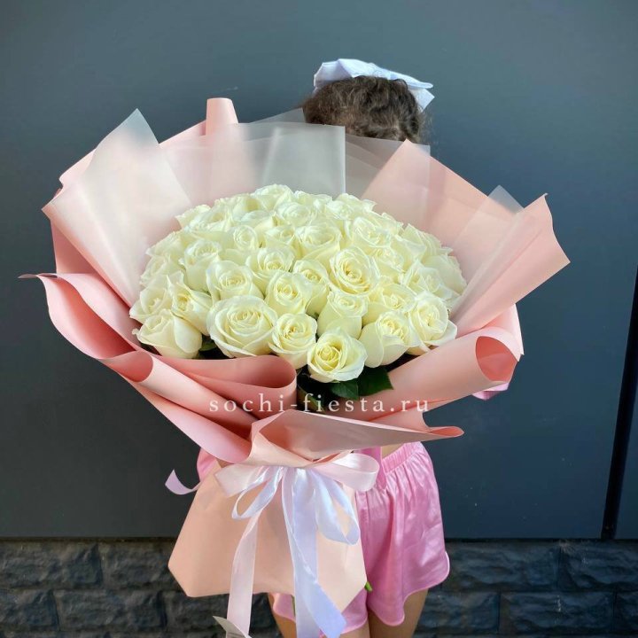 35 белых роз в Казани
