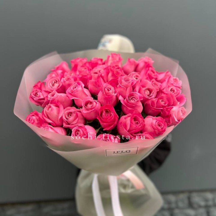 Роза малиновая в Казани