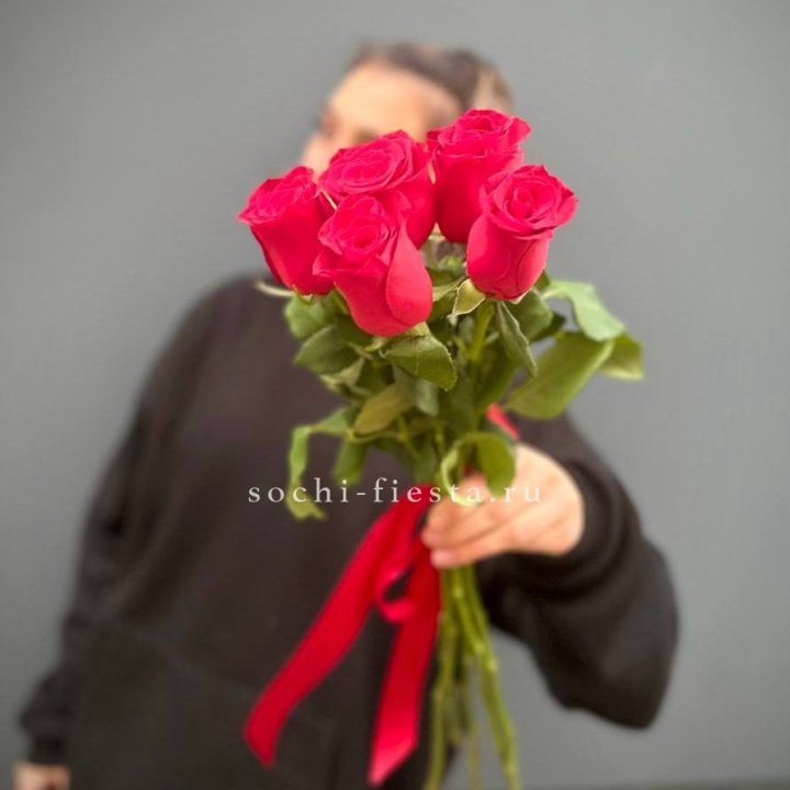 Букет 5 красных роз  в Казани