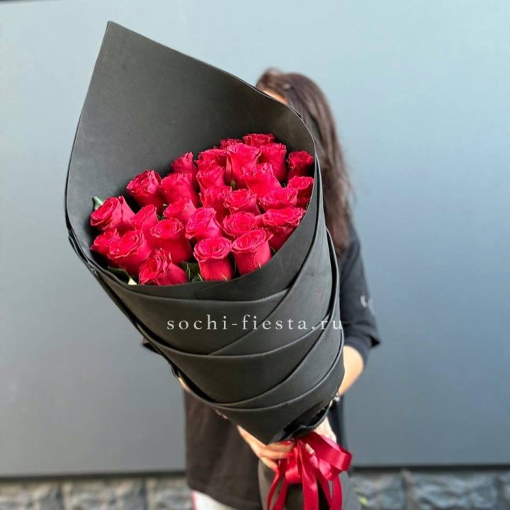 25 высоких красных роз в Казани