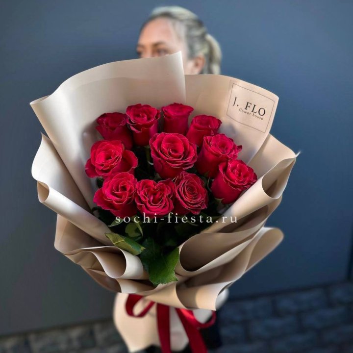 Букет красных роз "Наоми" в Казани