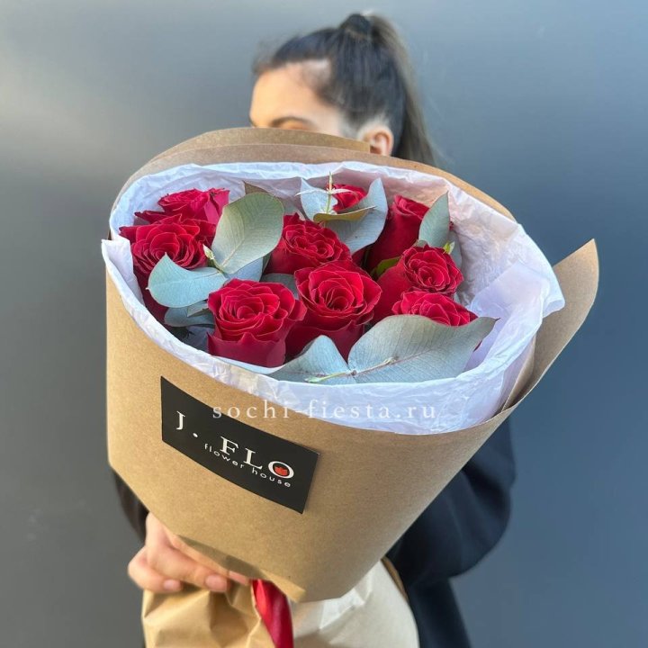 9 роз с эвкалиптом в Казани