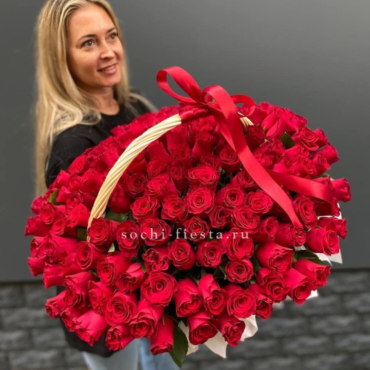 151 красная  роза в корзине в Казани