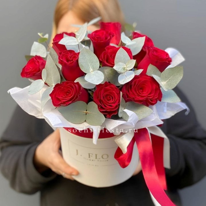 11 роз в шляпной коробке в Казани