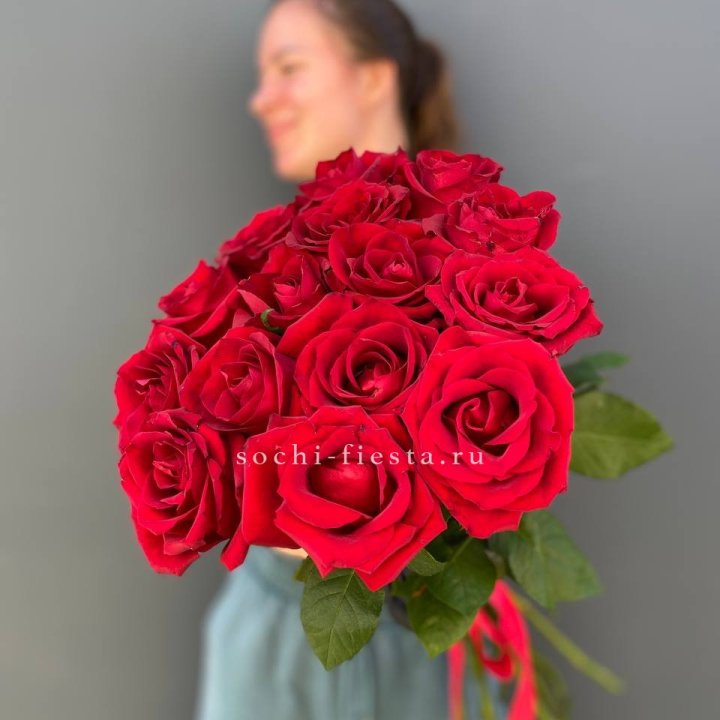 15 красных роз под ленту в Казани