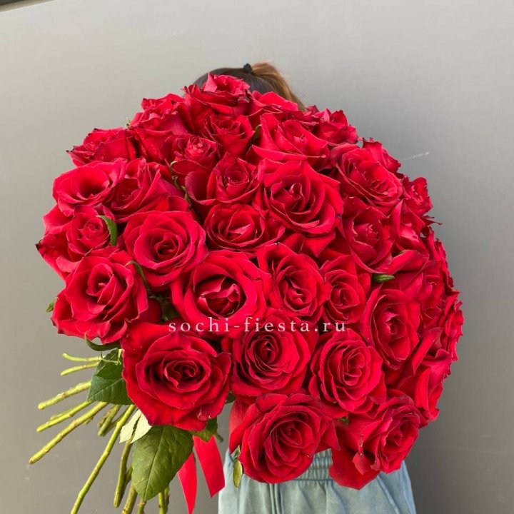 35 красных роз под ленту в Казани