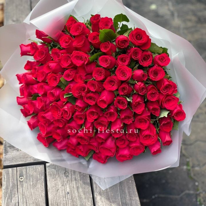 101 красная роза Лолита в Казани
