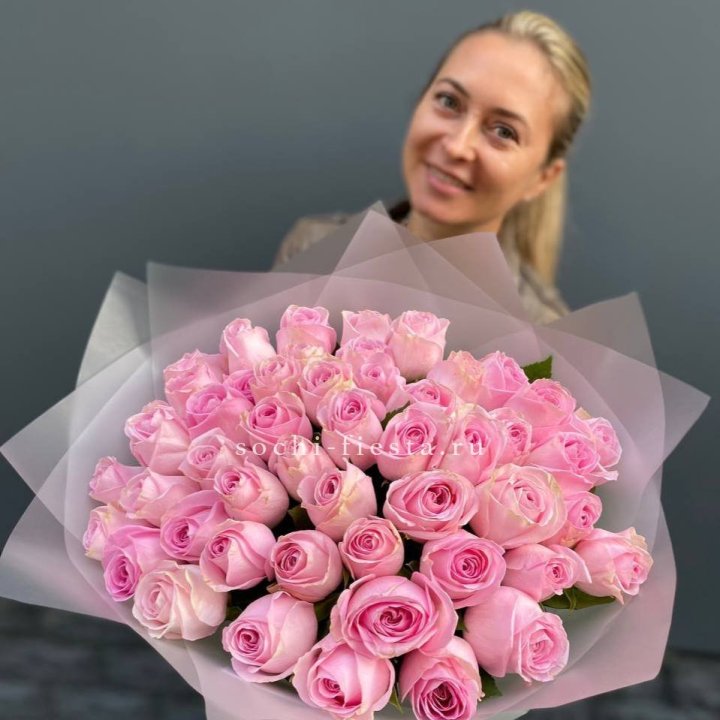 51 розовая роза в Казани