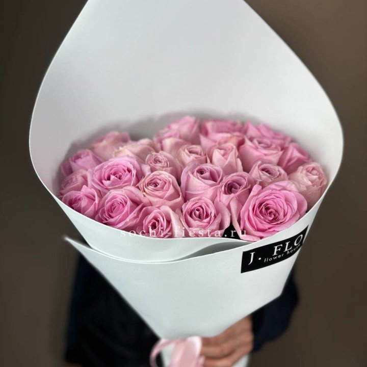 25 розовых роз в Казани