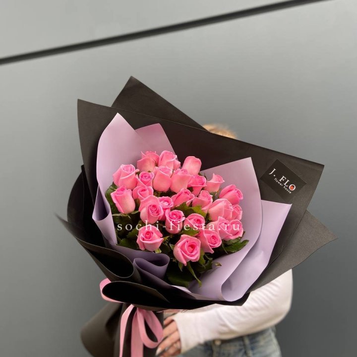 19 розовых роз  в Казани