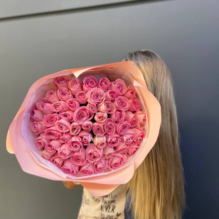 55 розовых роз в Казани