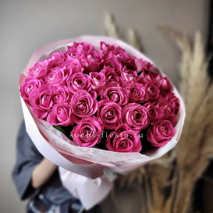 35 розовых роз  в Казани