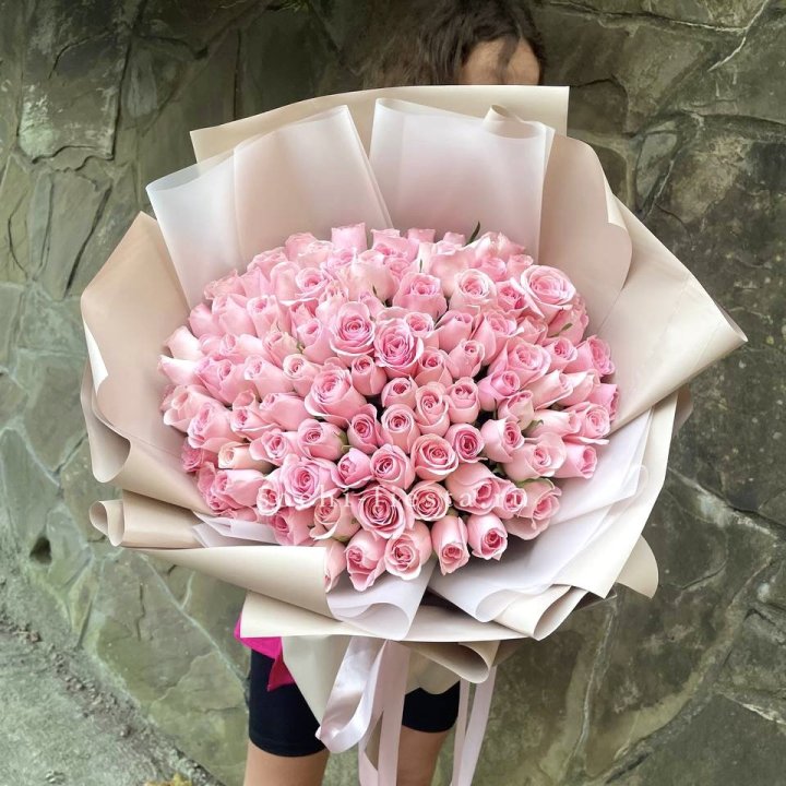 101 нежно-розовая роза Каролина  в Казани