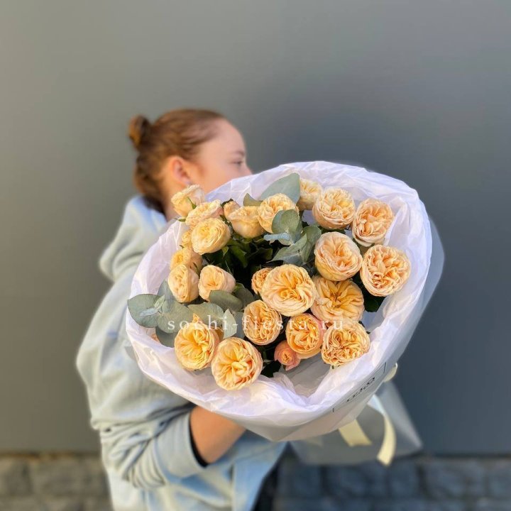 7 пионовидных роз в Казани