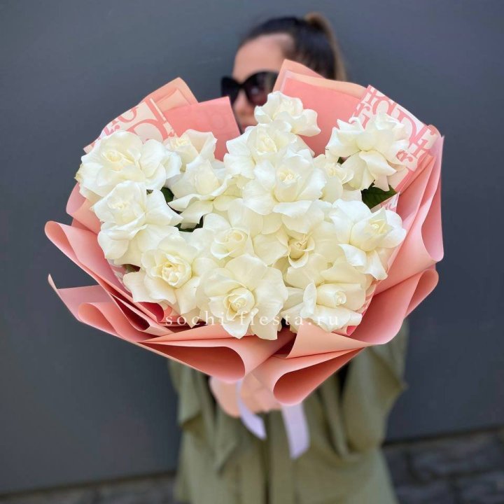 Белые розы "Аморе" в Казани