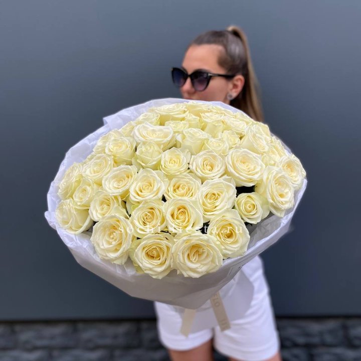 51 белая роза  в Казани