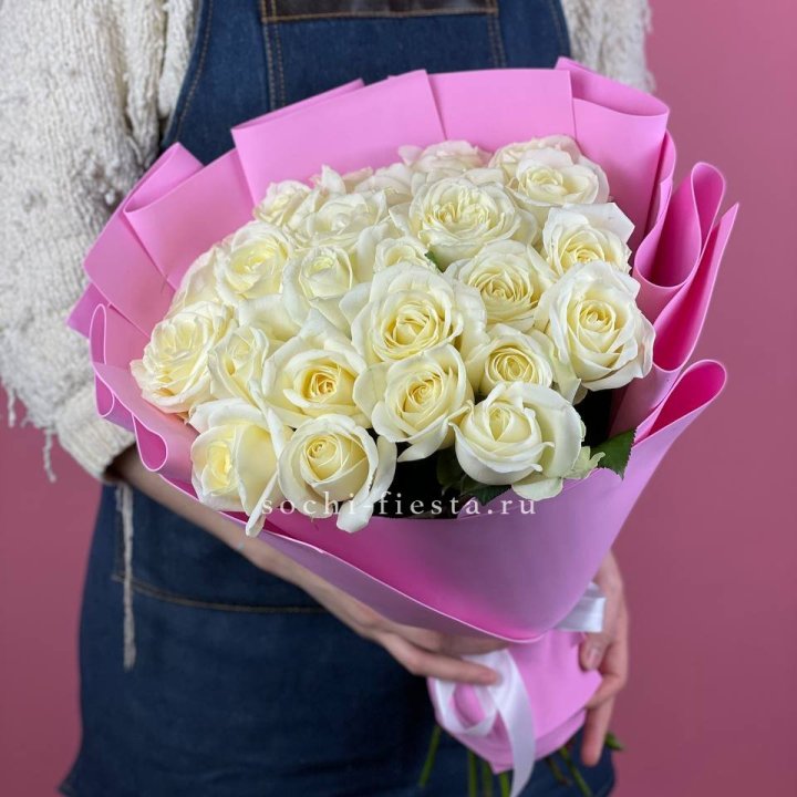 25 белых роз в Казани