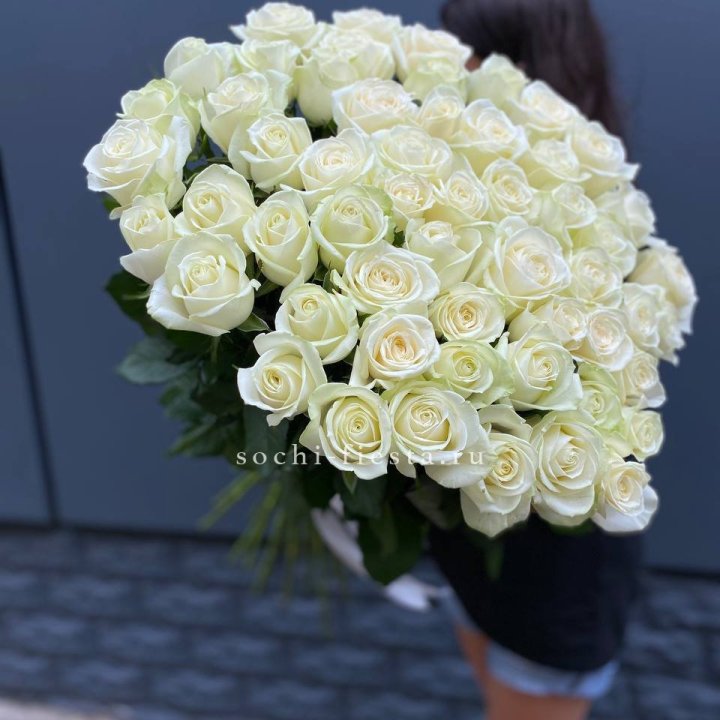 51 белоснежная высокая роза в Казани