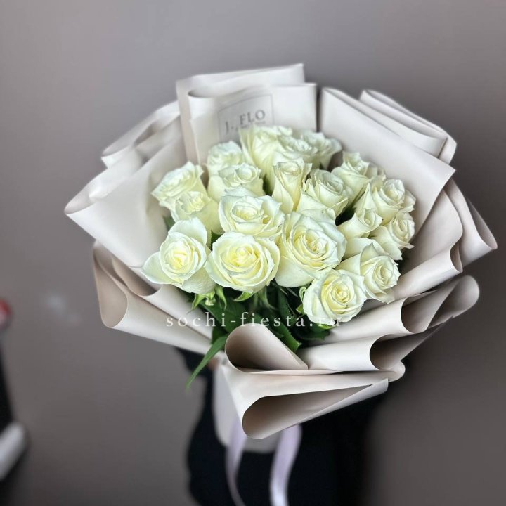 19 белых роз  в Казани