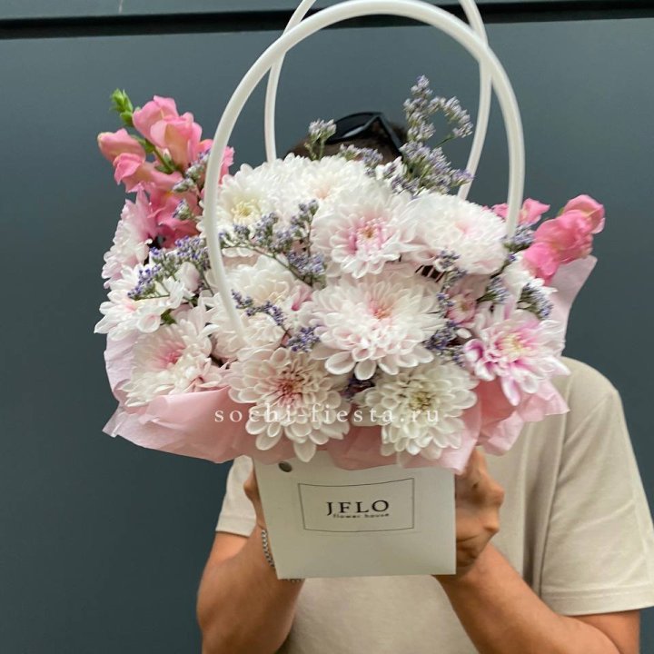 Сумочка из стойких цветов  в Казани