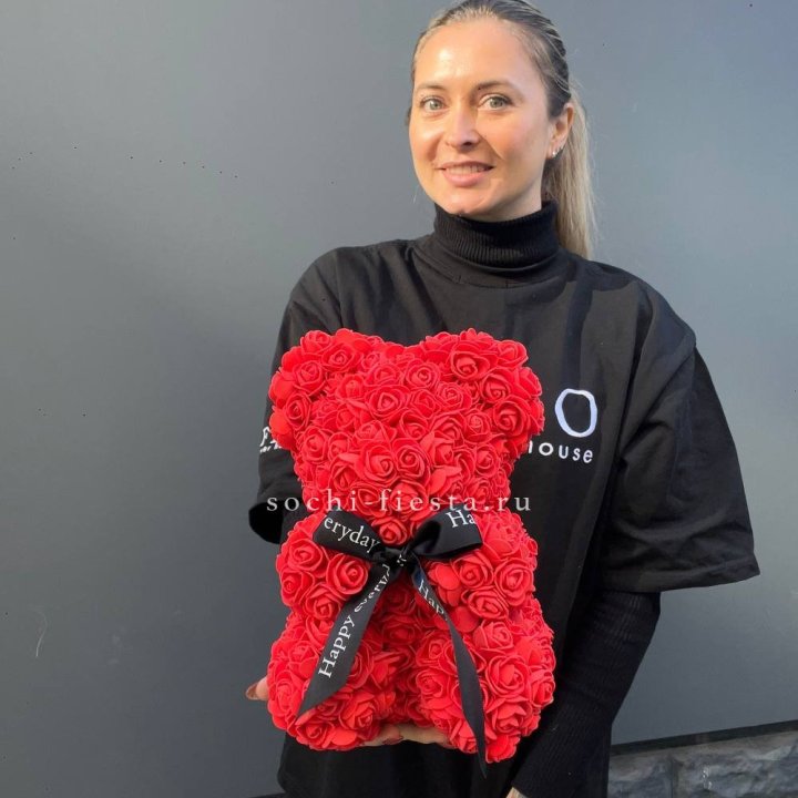 Медведь из роз красный в Казани