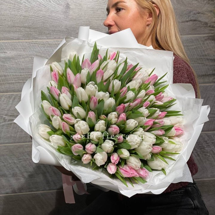 101 тюльпан нежный микс в Казани