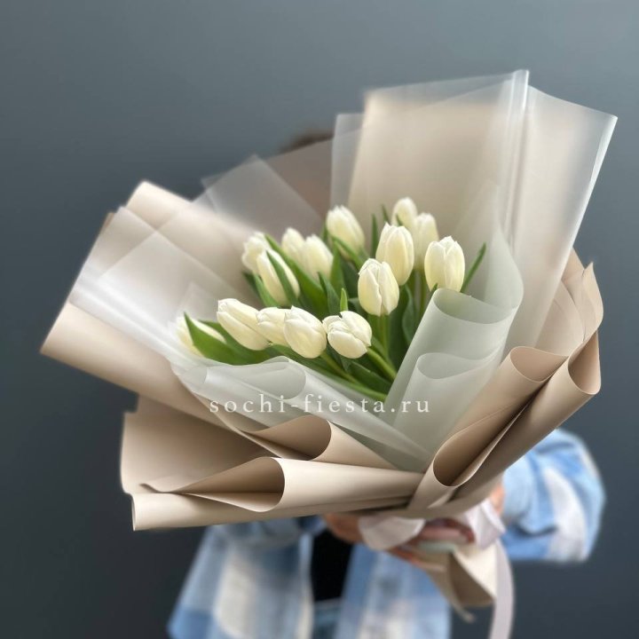 Букет из 15 белых тюльпанов в Казани