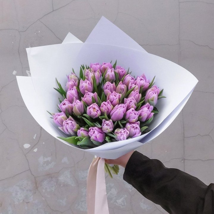 35 сиреневых тюльпанов в Казани