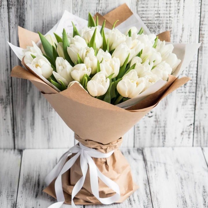 25 белых тюльпанов в Казани