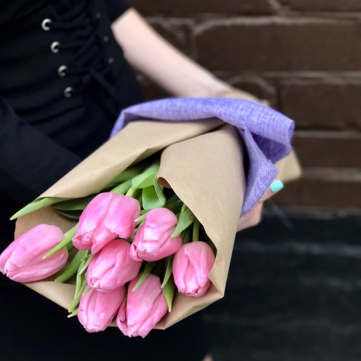 Букет розовых тюльпанов в Казани