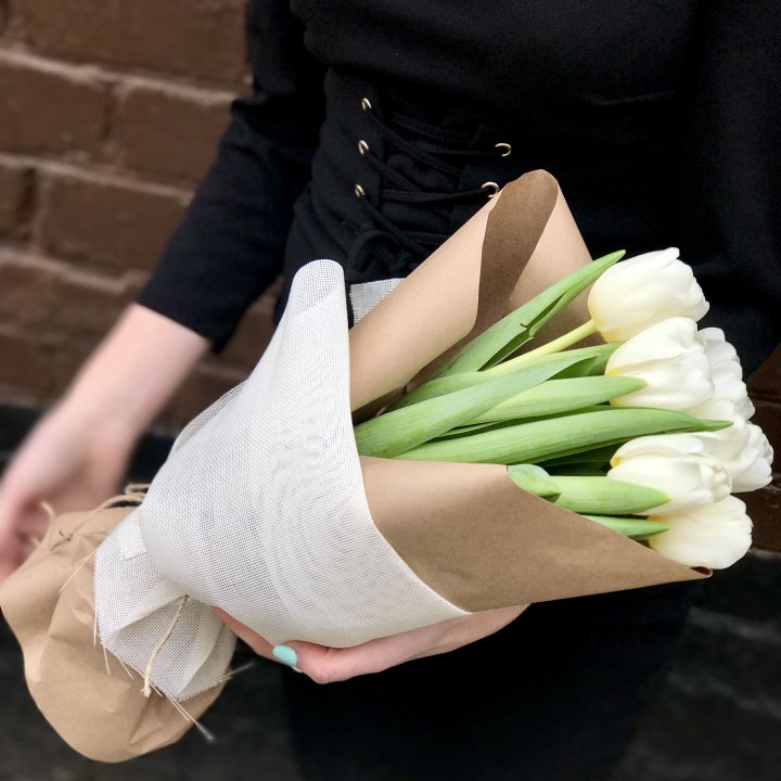 Букет белых тюльпанов в Казани